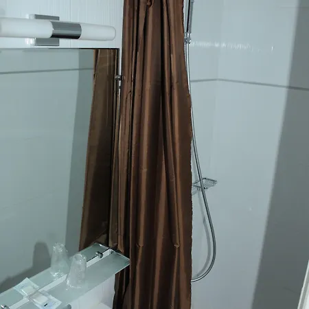 فندق Patio Brancion مالاكوف